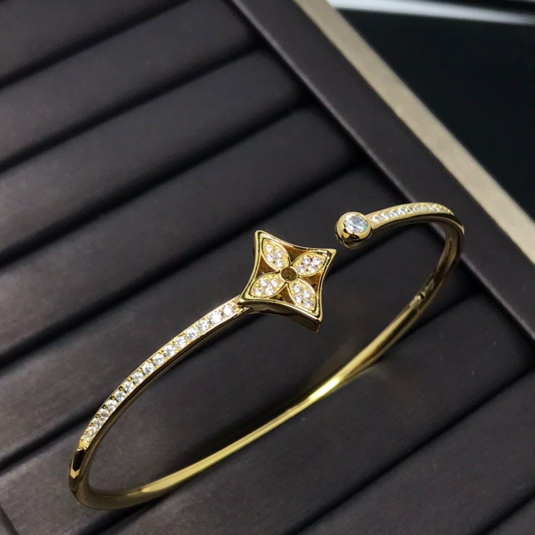 18K Louis Vuitton Idylle Blossom Twist Bracelet