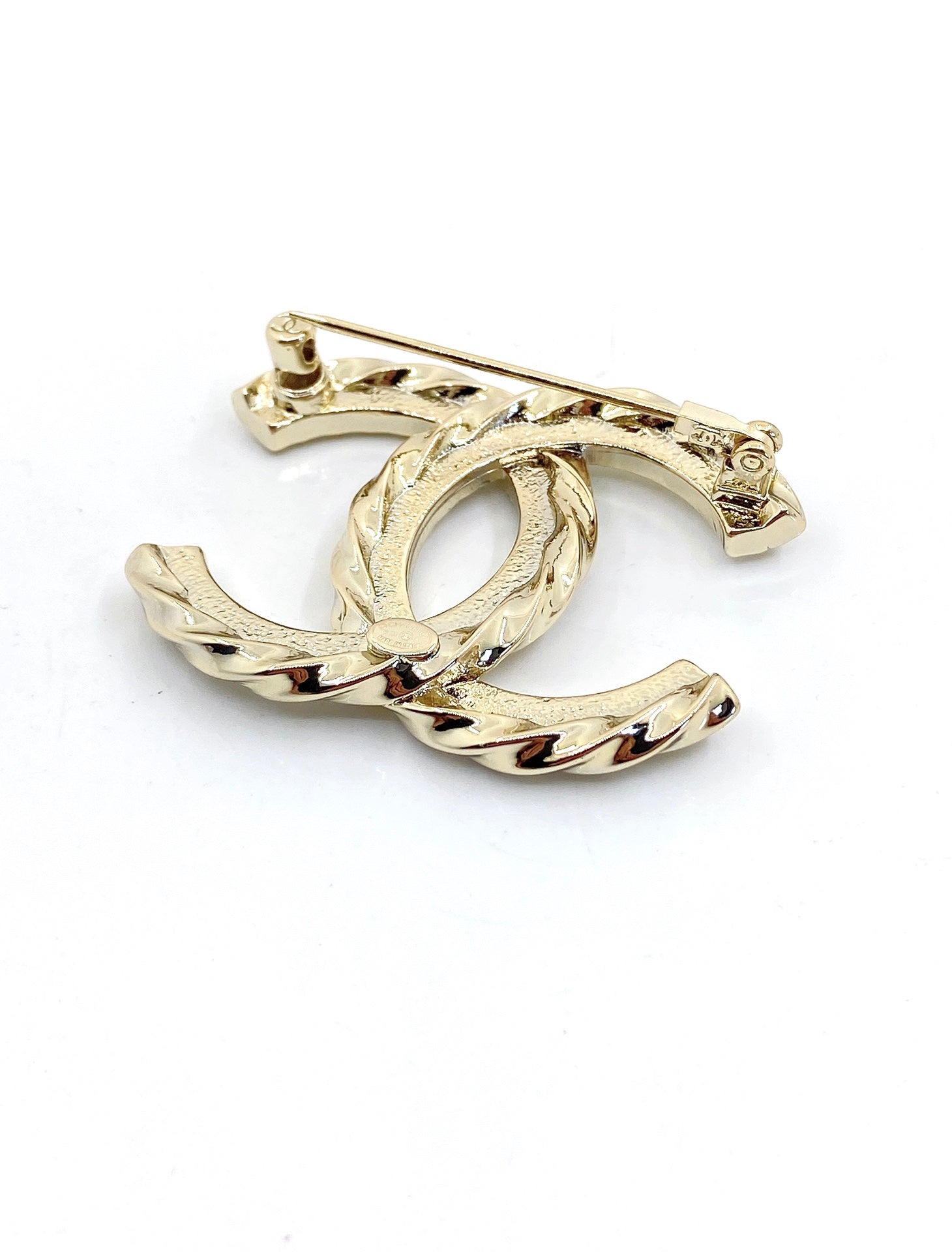 18K  Chanel Diamonds Brooch